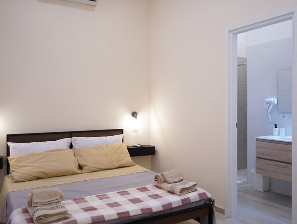 3 bedrooms, free WiFi, bed sheets - GIULIA'S HOME THE NEST  (Napoli)