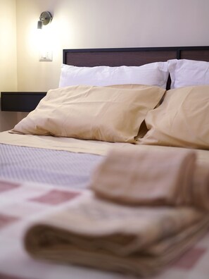 3 bedrooms, free WiFi, bed sheets - GIULIA'S HOME THE NEST  (Napoli)