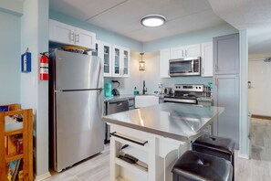 Fridge, microwave, oven, stovetop - 2nd floor, Boardwalk to the Beach, Shared Pool (Port Aransas)