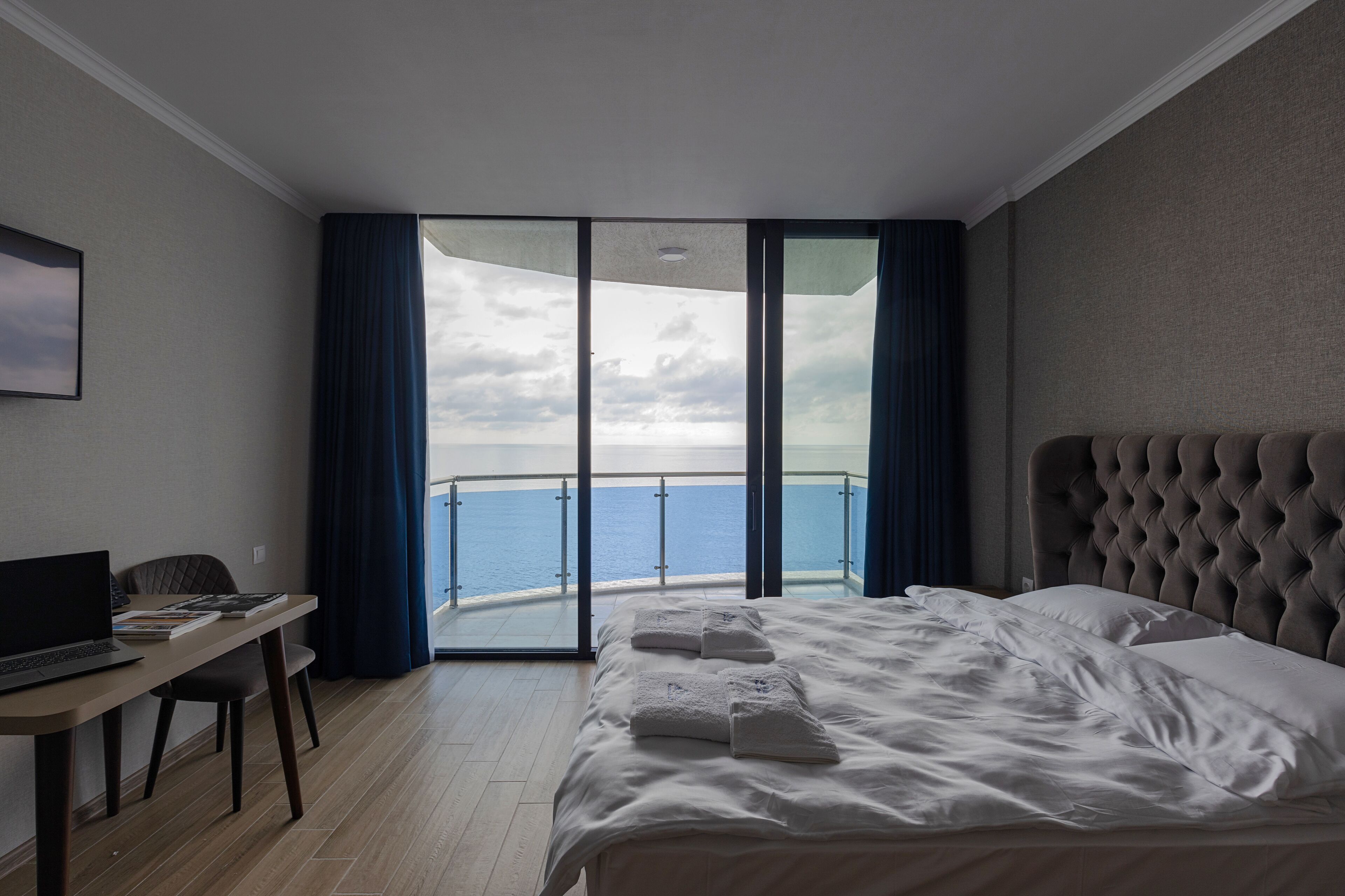 スタンダード ダブルまたはツインルーム | セーフティボックス (室内)、デスク、ノートパソコン用作業スペース、防音設備