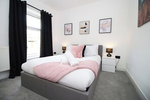 3 habitaciones, tabla de planchar con plancha y acceso a internet 