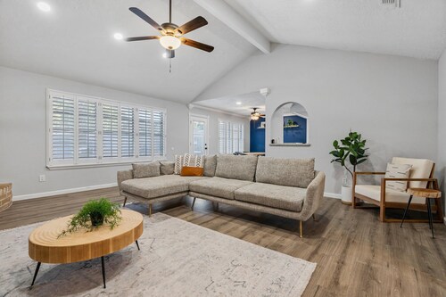 Cute & Cozy 3BR, 2bath w POOL