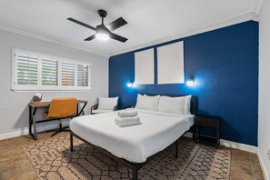 3 bedrooms, desk, iron/ironing board, free WiFi - Cute & Cozy 3BR, 2bath w POOL (Spring)