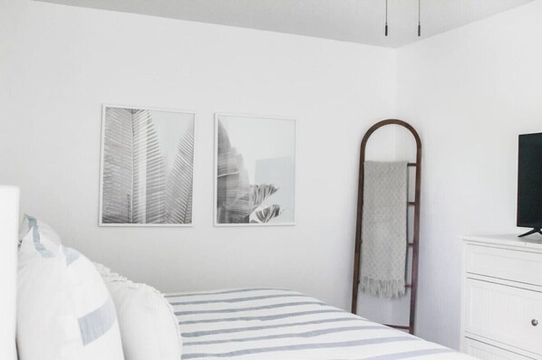 1 bedroom, desk, WiFi, bed sheets