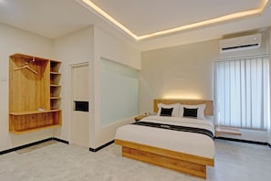 Deluxe Double Room | Desk, laptop workspace, free WiFi, bed sheets - OYO Capital O 90410 Griya Amanah Jajar Syariah (Surakarta)