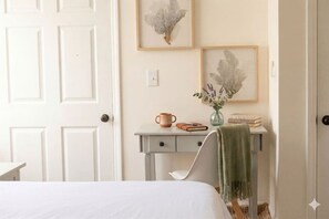 1 室のベッドルーム、デスク、WiFi、ベッドシーツ