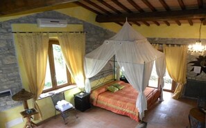 6 bedrooms, iron/ironing board, travel crib, free WiFi