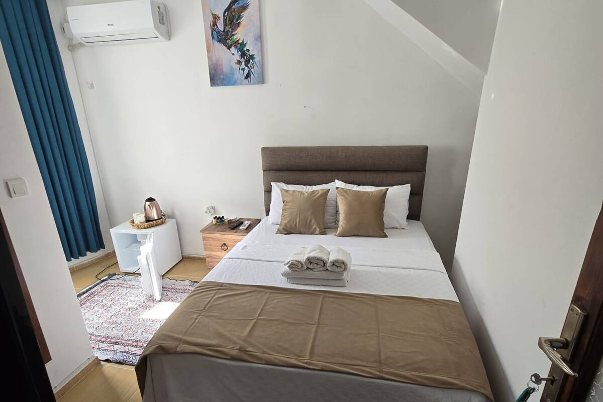 Premium bedding, down duvets, Select Comfort beds, free WiFi