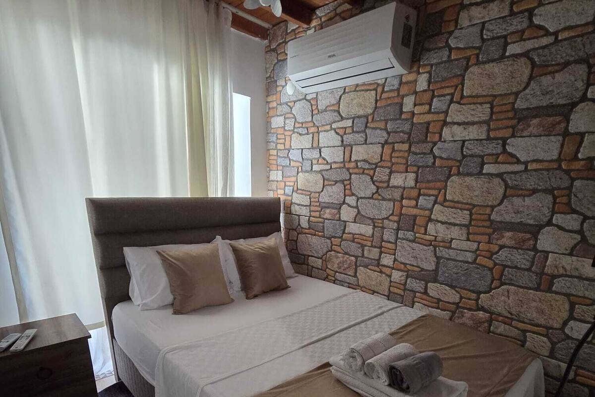 Premium bedding, down duvets, Select Comfort beds, free WiFi