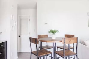 Dining - Top Floor 1BR l Steps to the Ocean (Myrtle Beach)
