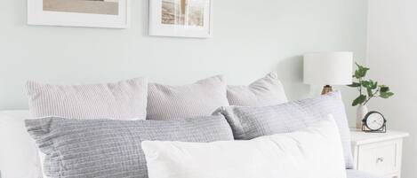 1 bedroom, desk, WiFi, bed sheets