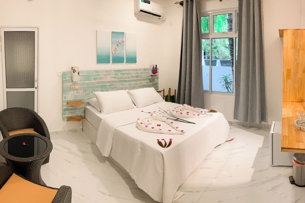 Deluxe Double Room | Minibar, in-room safe, desk, laptop workspace