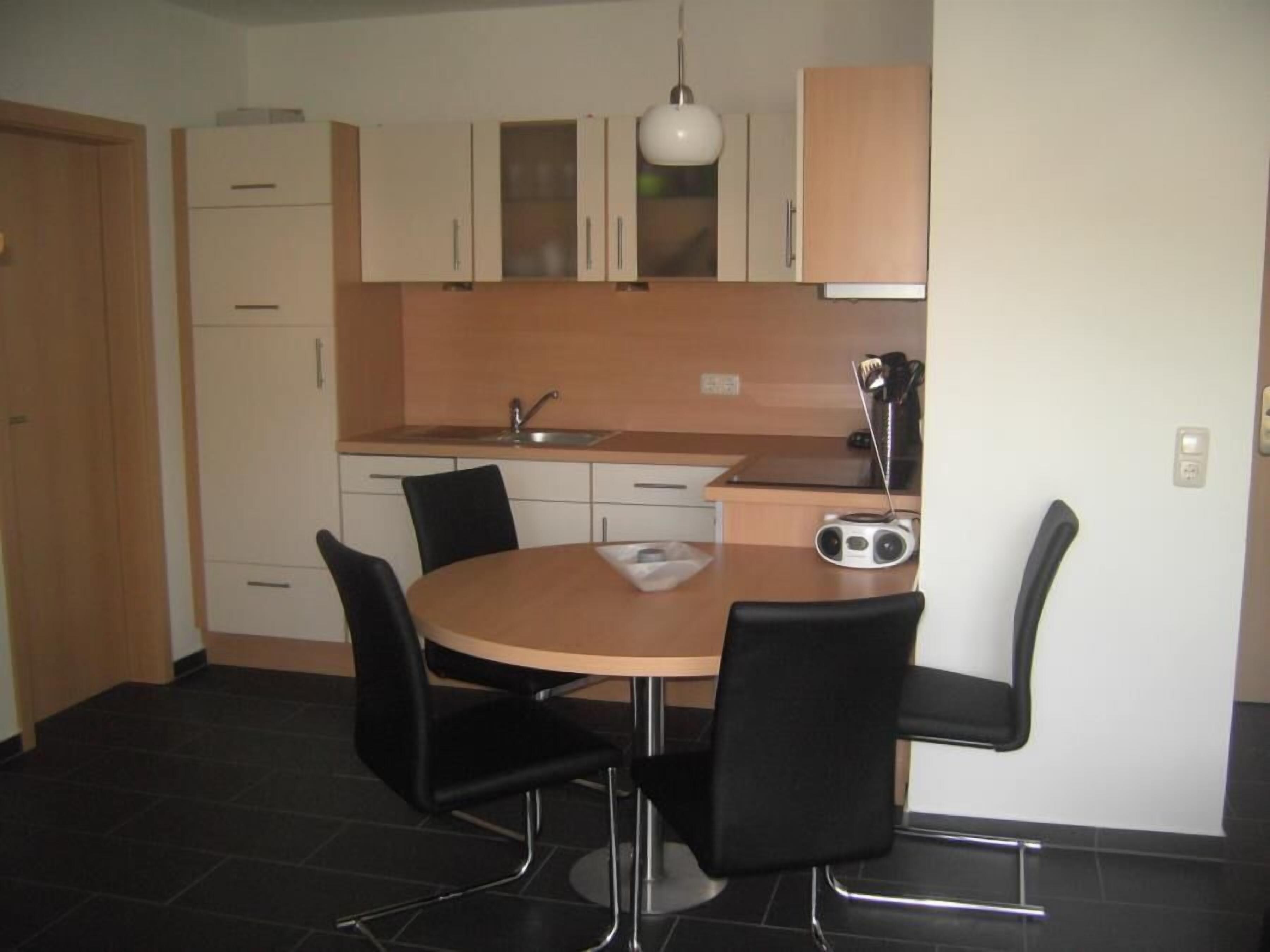 Ofen, Geschirrspüler, Hochstuhl