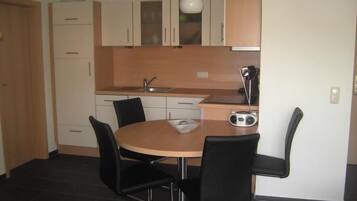 Ofen, GeschirrspĂŒler, Hochstuhl