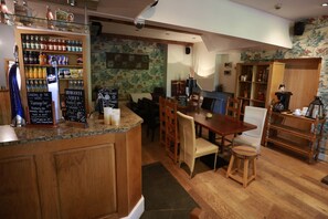 Dining - Perfect for  all large groups in 7 all ensuite bedrooms . Pet friendly (Buxton)