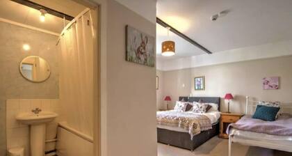 Perfect for all Large Groups in 7 all Ensuite Bedrooms . Pet Friendly