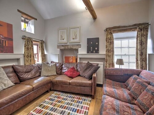 Perfect for all Large Groups in 7 all Ensuite Bedrooms . Pet Friendly