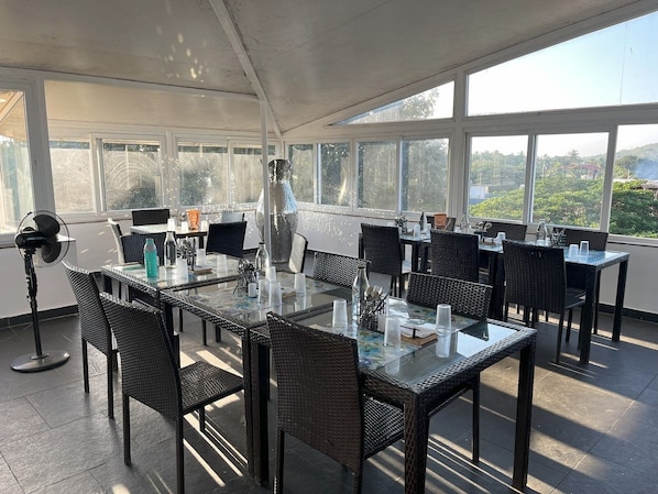 Restaurant - Candolim Suites (Candolim)