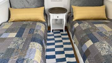 2 bedrooms, travel crib, free WiFi, bed sheets