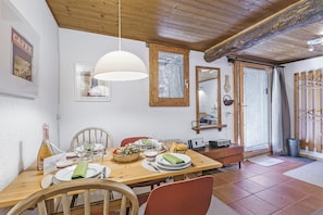 Maison Familiale, plusieurs chambres (Rustico Stock with free WiFi) | Restauration