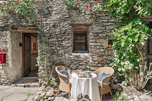Outdoor dining - Rustico Stock With Free Wifi (Monteceneri)