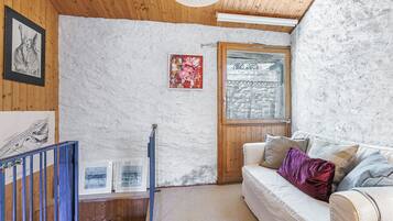 Family House, Multiple Bedrooms (Rustico Stock with free WiFi) | Living area | Stereo