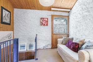 Maison Familiale, plusieurs chambres (Rustico Stock with free WiFi) | Coin séjour | Chaßne hi-fi