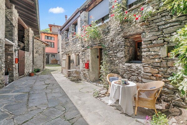 Outdoor dining - Rustico Stock With Free Wifi (Monteceneri)