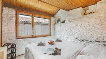 Family House, Multiple Bedrooms (Rustico Stock with free WiFi) | 2 bedrooms, free WiFi, bed sheets