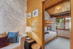 2 室のベッドルーム、WiFi (無料)、ベッドシーツ