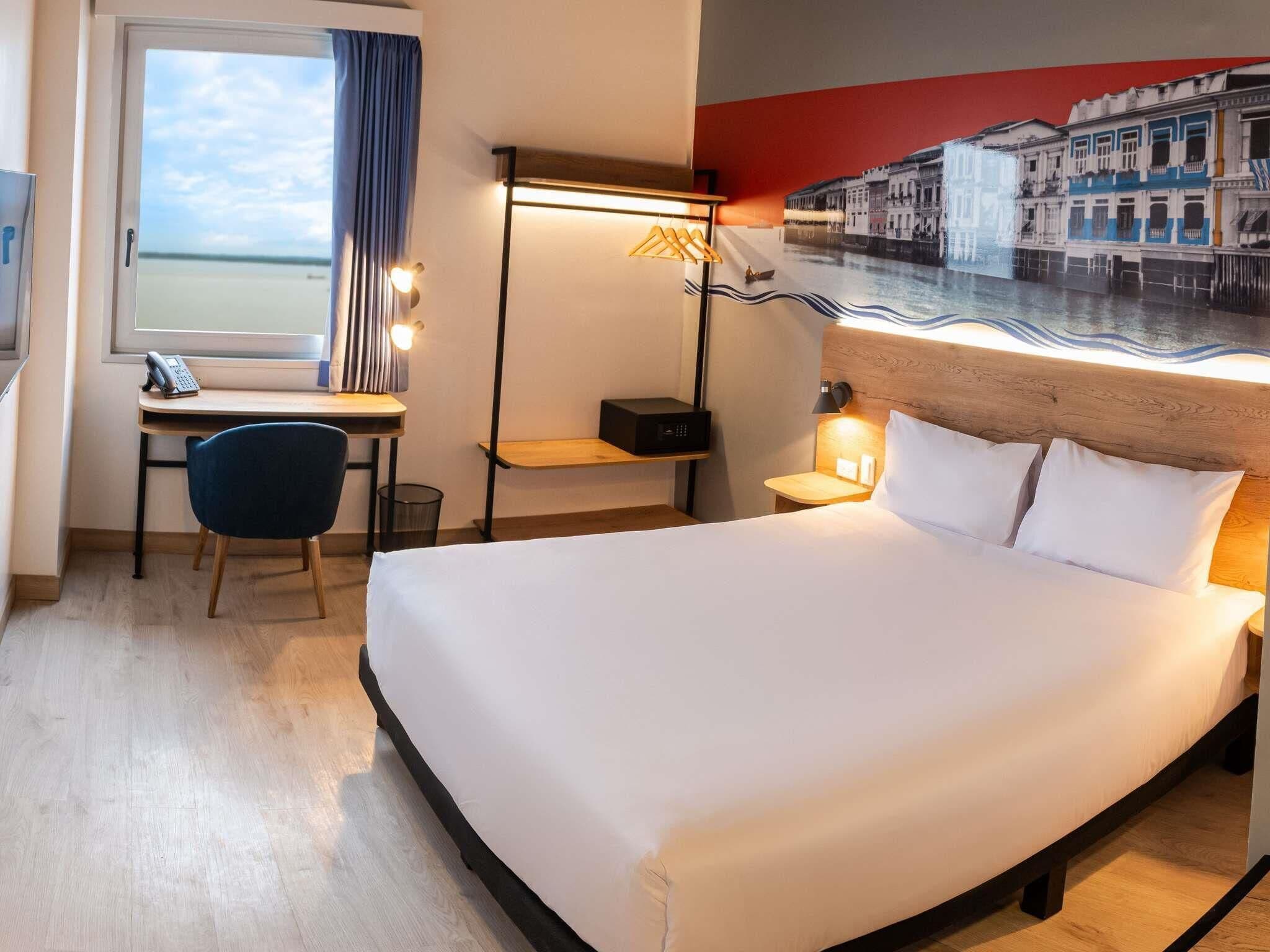 Superior Room, 1 Double Bed | In-room safe, desk, laptop workspace, blackout drapes