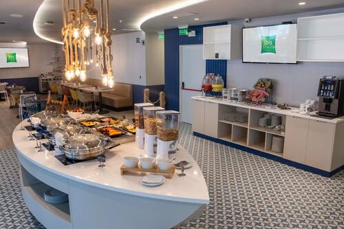 Petit déjeuner buffet servi tous les jours en supplément