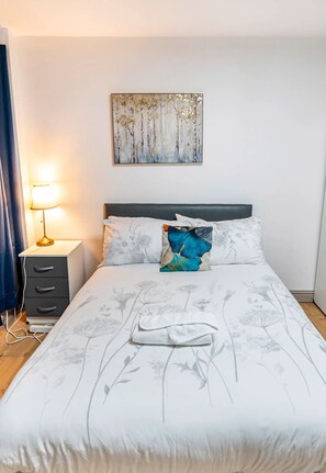 1 bedroom, iron/ironing board, WiFi, bed sheets - Double Bed Room in Flat in City Centre (Birmingham)