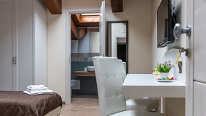 A bedroom with a bed, a chair, a desk, and a television. - AGORA' CASTELNUOVO DELLA DAUNIA (Castelnuovo della Daunia)