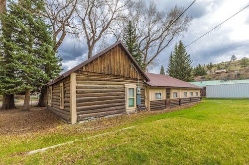 Quaint Historic Family Friendly Home - In Heart of Creede