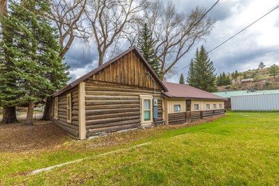 Quaint Historic Family Friendly Home - In Heart of Creede