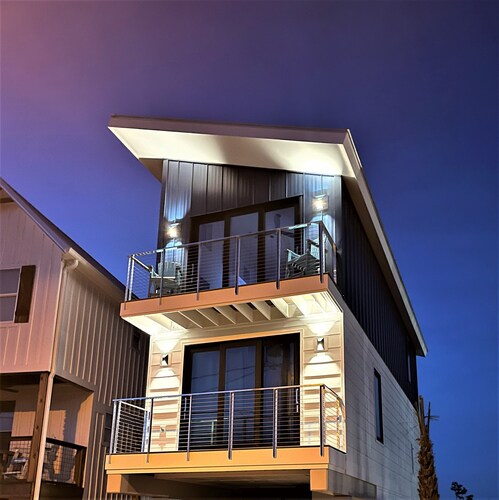 Sandy Anchor-New Modern Home, weekly discount. Boat Slip, Great Views
