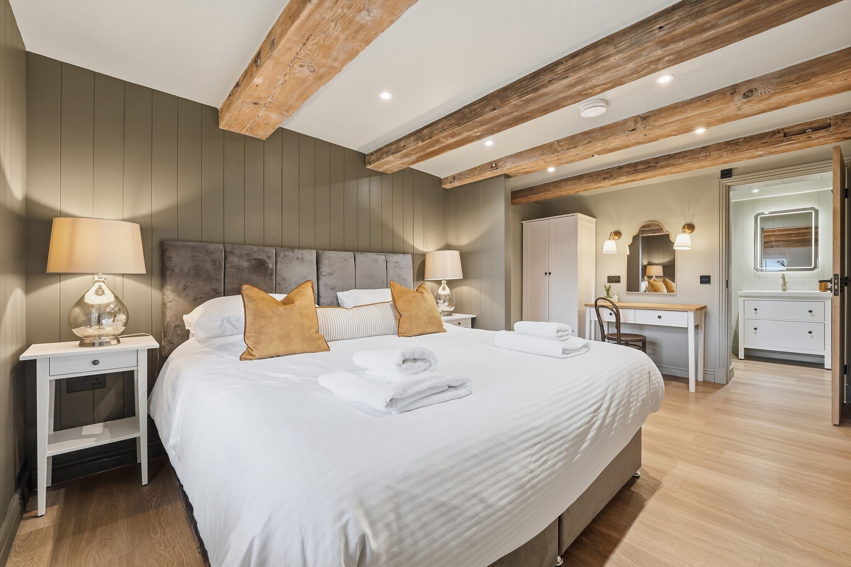 Deluxe Cottage, Ensuite, Courtyard View (Laburnum Cottage) | 2 bedrooms