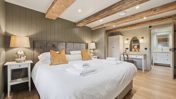 Deluxe Cottage, Ensuite, Courtyard View (Laburnum Cottage) | 2 bedrooms