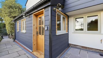 Deluxe Cottage, Ensuite, Courtyard View (Laburnum Cottage) | Property entrance