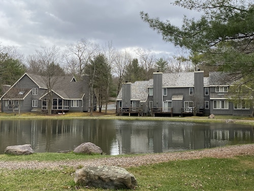 Fishing, skiing, golfing, water parks, restaurants, outlets  , family activity