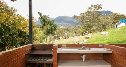 Remodelled Cosy House in the Country Side Stunning Mountain View - Close to City