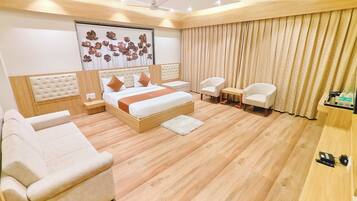 Superior Suite | Select Comfort beds, desk, laptop workspace, free cots/infant beds