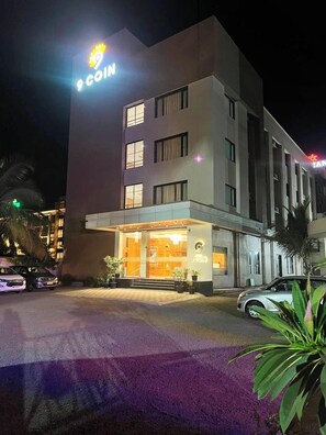 Front of property - Hotel 9 Coin (Rahata)