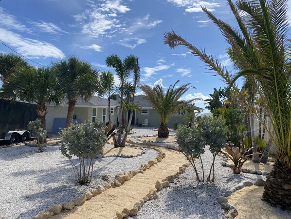 Property grounds - Oceanfront home, 1800 sq ft, backyard meets the beach, long term rental only (Ormond Beach)