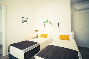 Basic Double or Twin Room | Blackout drapes, travel crib, free WiFi, bed sheets - A Casa da Cerca (Almodôvar)
