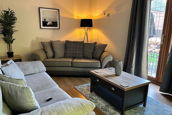 2-bed House - Sleeps 6 - Garden, Parking, Wifi - Lincoln