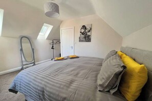2 bedrooms, iron/ironing board, free WiFi, bed sheets
