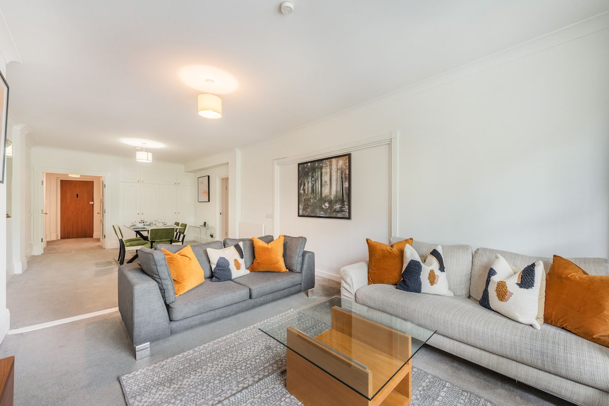 Apartamento com design assinado | Ferros/tábuas de passar roupa, Wi-Fi de cortesia, roupa de cama
