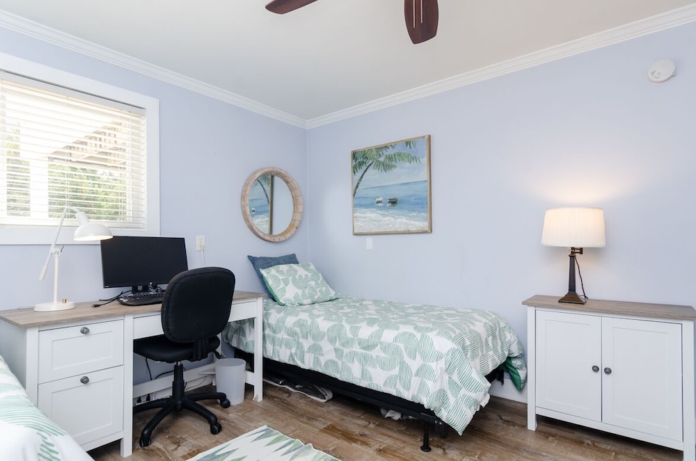 Pet friendly condo with EV charger and sound views Wrightsville Beach